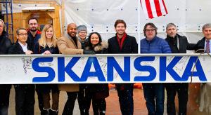 121 Seaport Tops Off